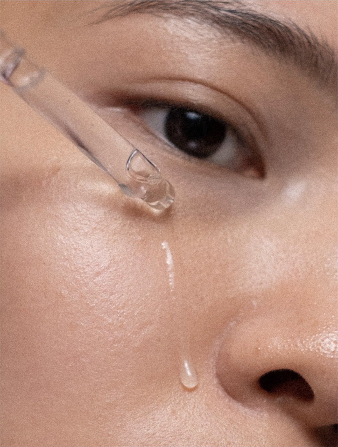 Prebiotiskt Gelserum appliceras på huden med pipett
